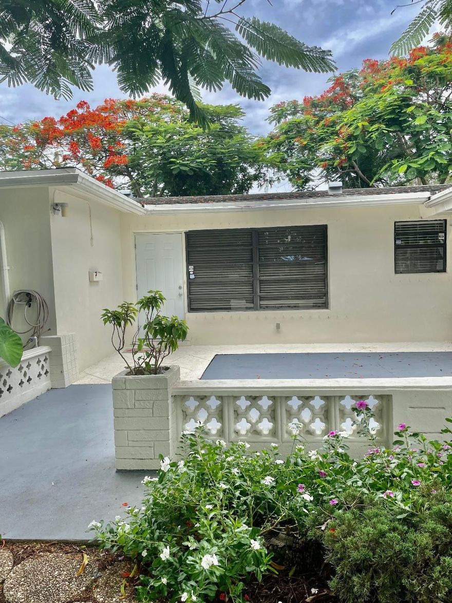 WELL MAINTAIN HOME IN MARGATE,NEW AC,WATER HEATER,UPGRADED KITCHEN AND BATHROOMS. HUGE LOT WITH MANY FRUITS TREES. THIS HOME HAS A BONUS ROOM WHICH CAN BE USED AS 4TH BEDROOM OR OFFICE,ALSO AN ENCLOSED ROOM FOR OUTSIDE COOKING. THIS PROPERTY HAS PAST 4POINT IN INSPECTION.NO HOA APPROVAL. EASY TO  SHOW. SHOW AND SELL