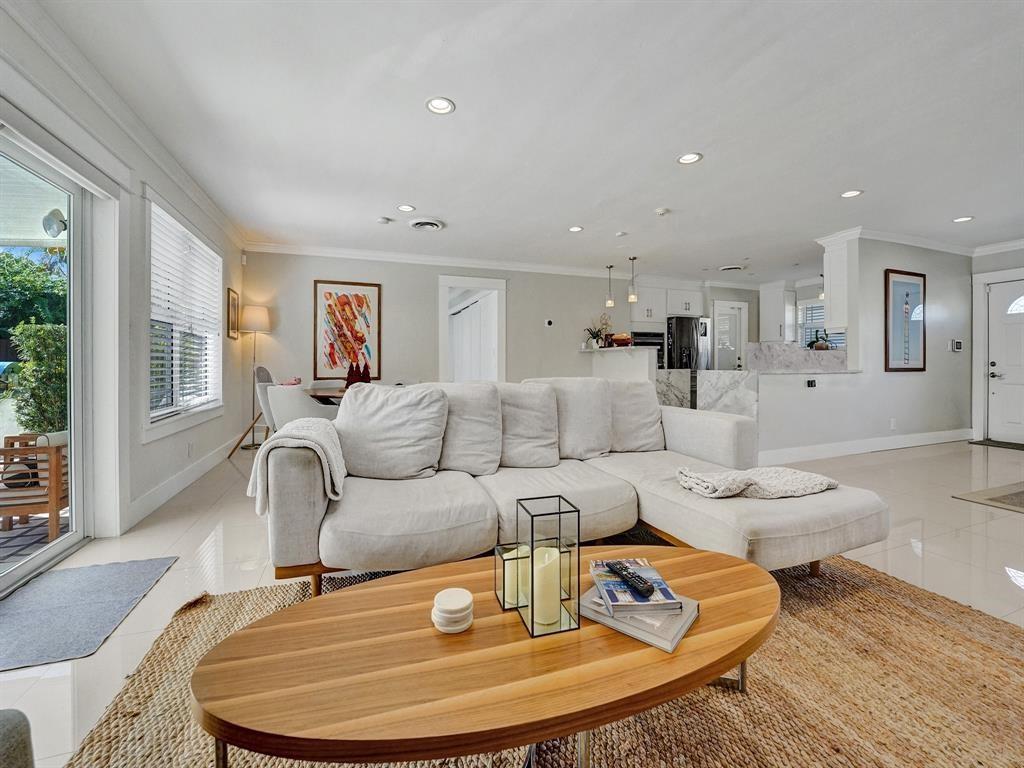 HOLLYWOOD HILLS - Residential Lease