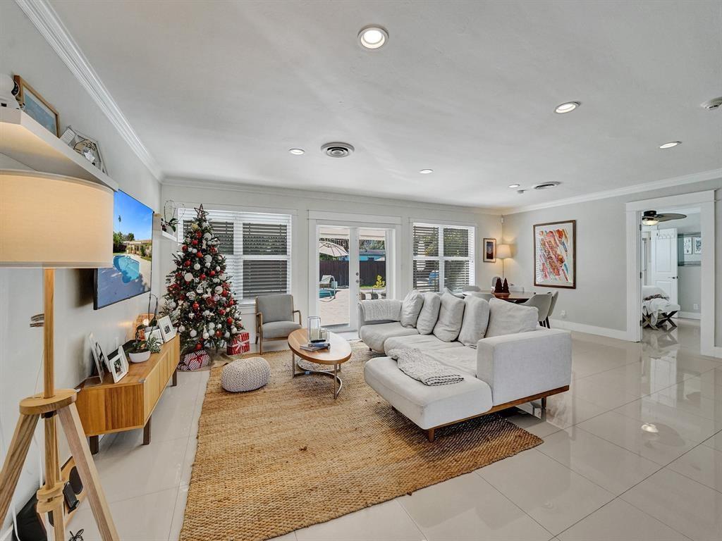 HOLLYWOOD HILLS - Residential Lease