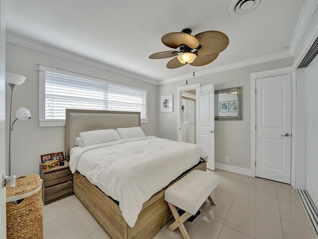 HOLLYWOOD HILLS - Residential Lease