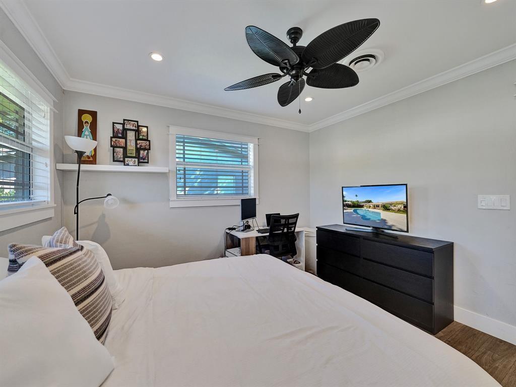 HOLLYWOOD HILLS - Residential Lease