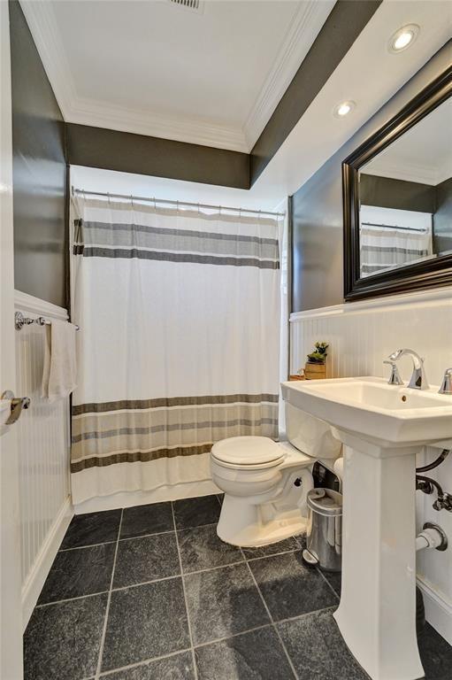 HOLLYWOOD HILLS - Residential Lease