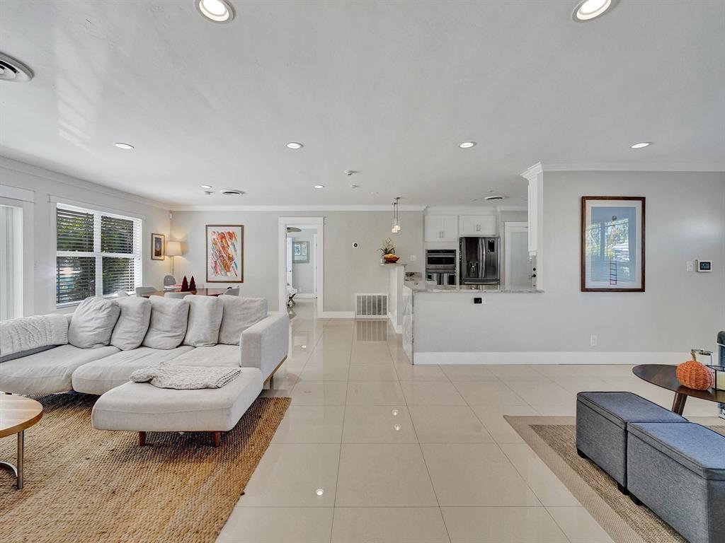 HOLLYWOOD HILLS - Residential Lease