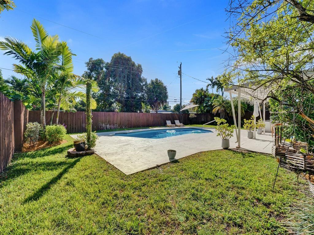 HOLLYWOOD HILLS - Residential Lease