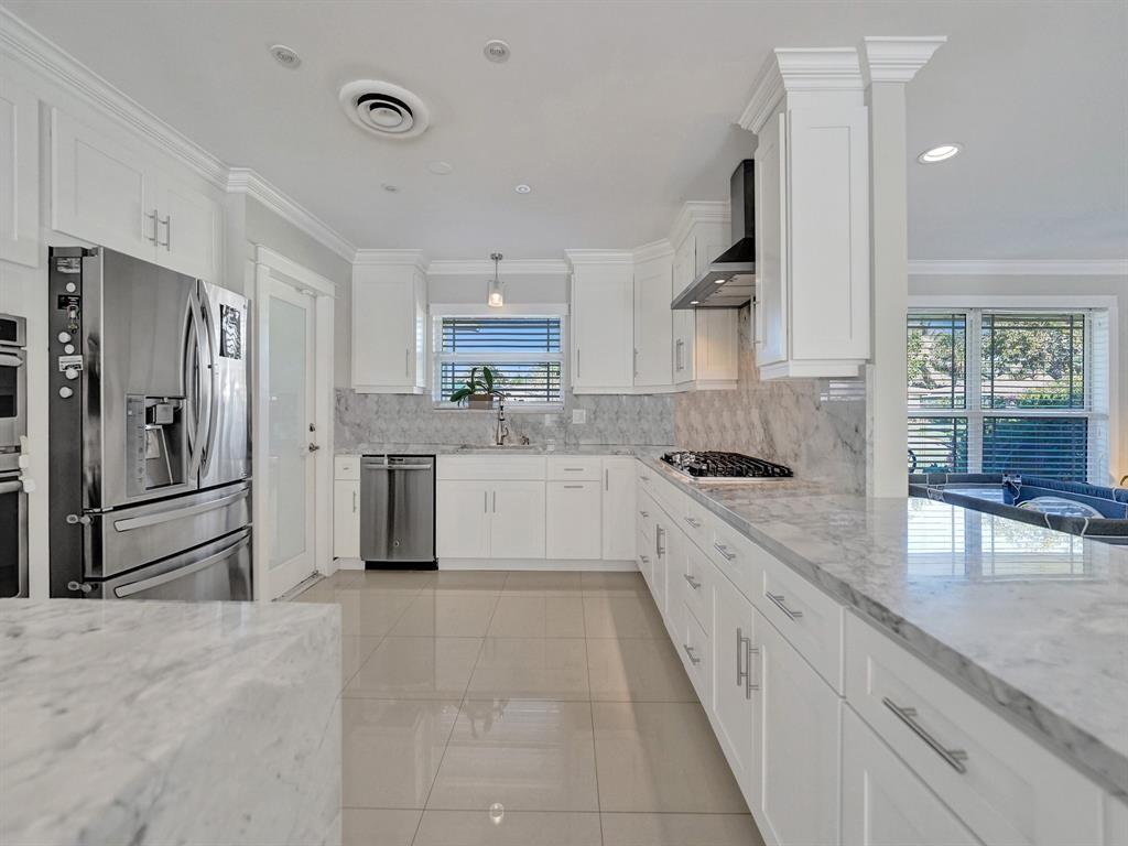 HOLLYWOOD HILLS - Residential Lease