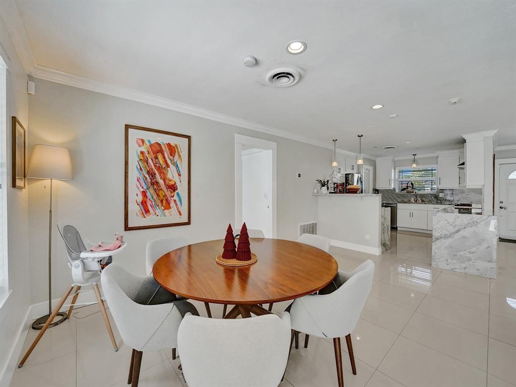 HOLLYWOOD HILLS - Residential Lease