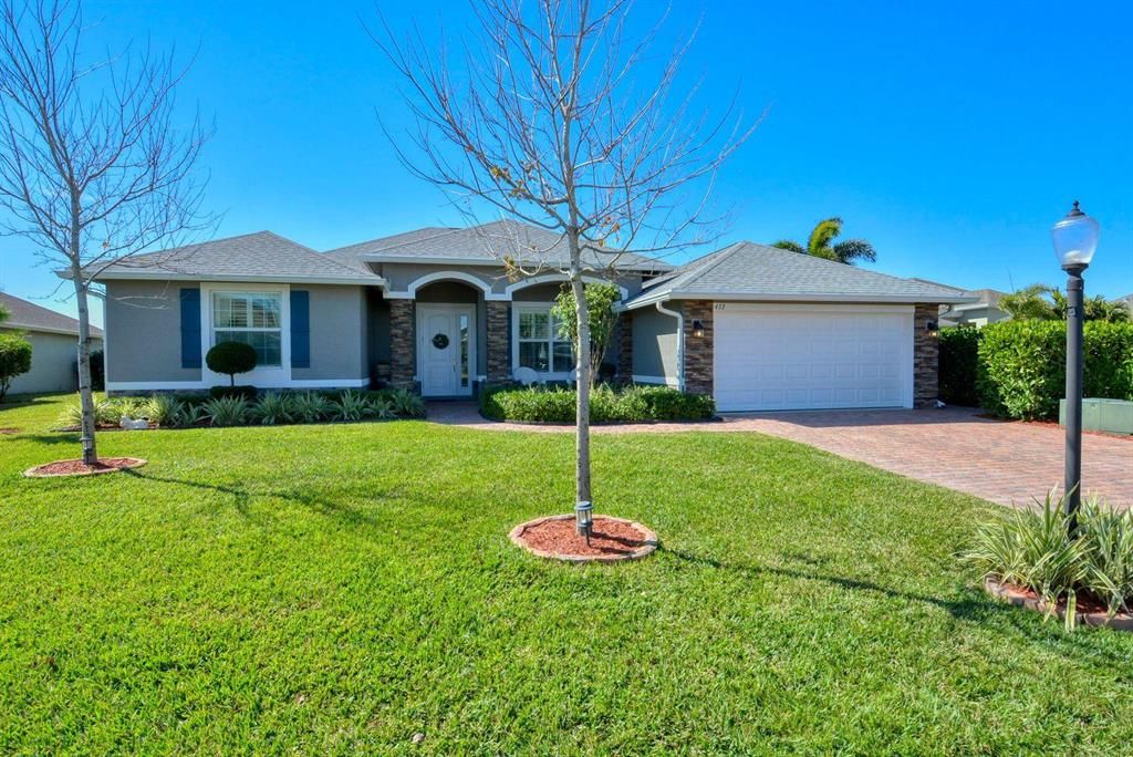 Photo of 472 SW Vista Lake Drive, Port Saint Lucie, FL 34953 (MLS # R10689440)
