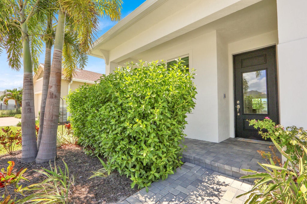 Photo of 977 SE CROSSWOOD Way, Port Saint Lucie, FL 34984 (MLS # B26063832)