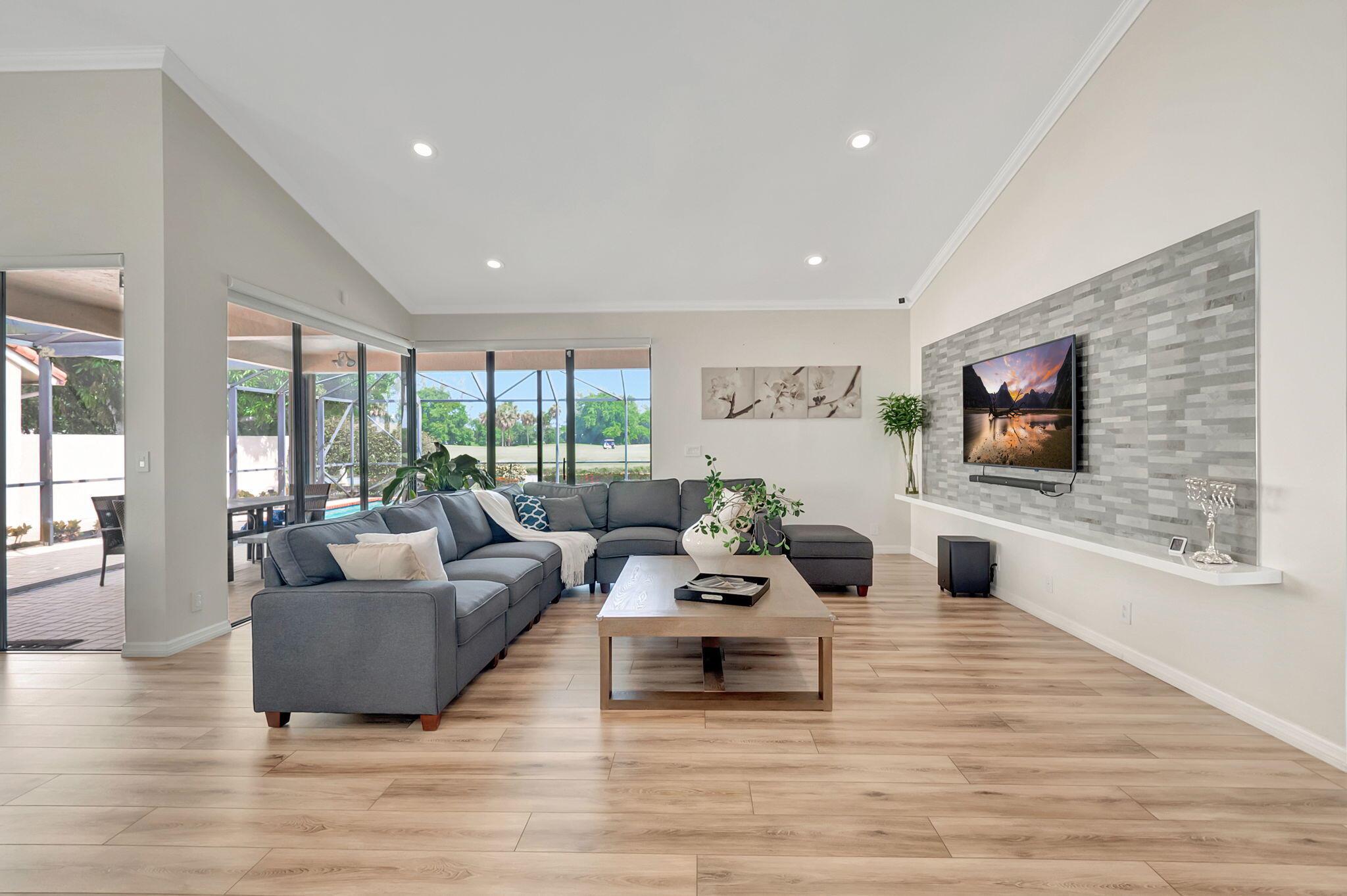 BOCA GREENS - Residential