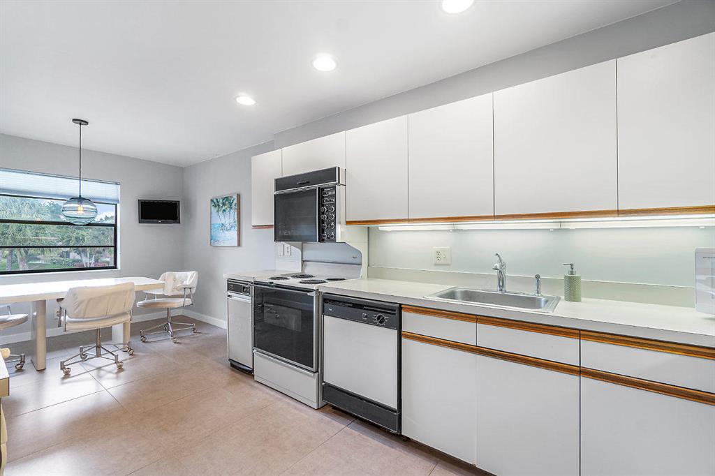 EASTGATE AT HUNTERS RUN CONDO - Residential