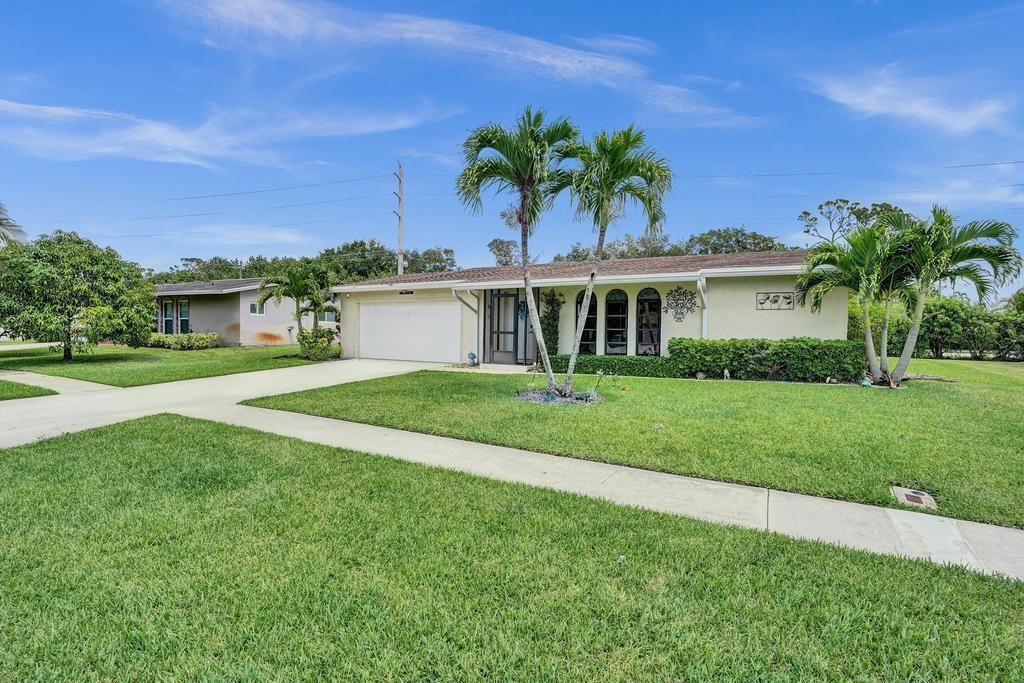 Photo of 14552 Shadow Wood Lane, Delray Beach, FL 33484 (MLS # R11088533)