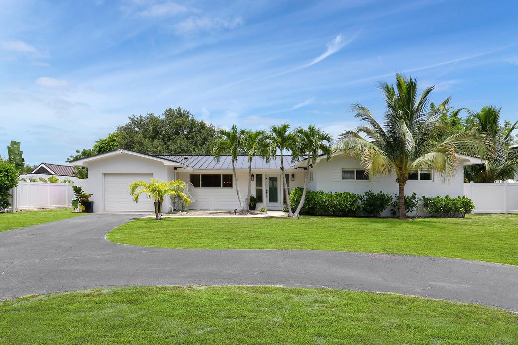 Photo of 19820 N Riverside Drive, Jupiter, FL 33469 (MLS # R11002608)