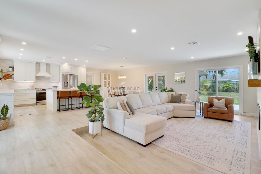 Photo of 19820 N Riverside Drive, Jupiter, FL 33469 (MLS # R11002608)