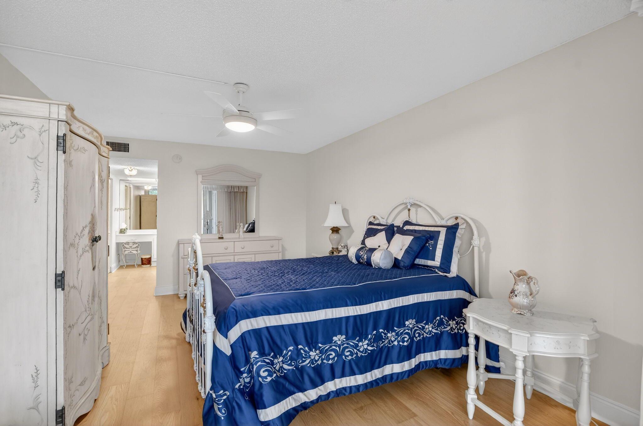 BARWOOD CONDO - Residential