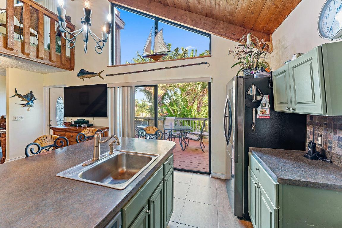 SEA LOFTERS CONDO - Residential Lease