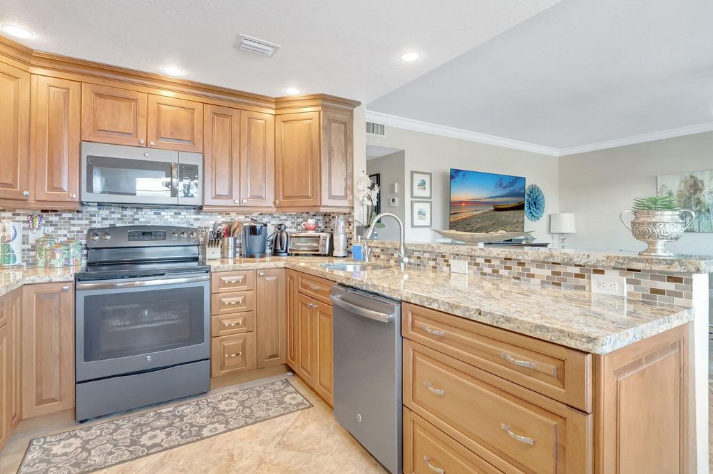 Photo of 453 Richmond F #453, Deerfield Beach, FL 33442 (MLS # R11145050)