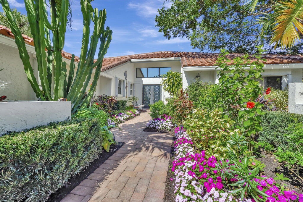 Photo of 32 Hampshire Lane, Boynton Beach, FL 33436 (MLS # R11058707)