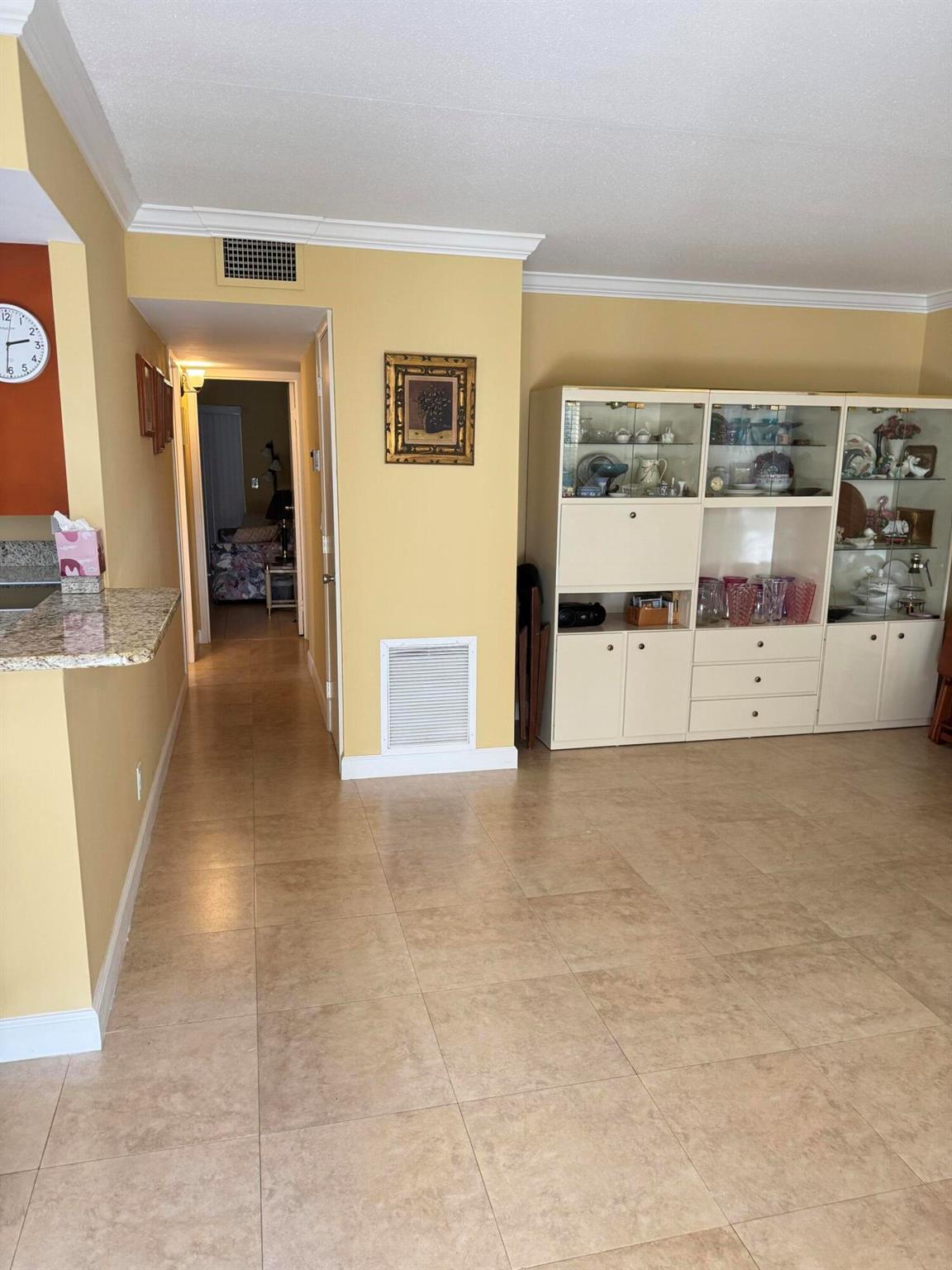 KINGS POINT SAXONY CONDOS - Residential