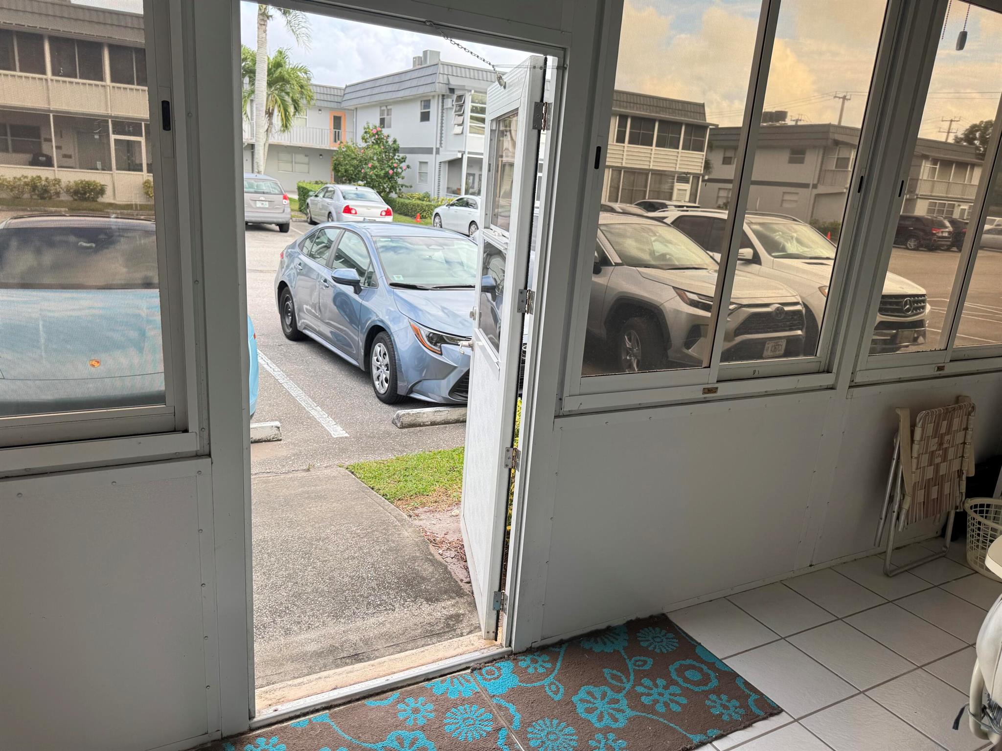 KINGS POINT SAXONY CONDOS - Residential