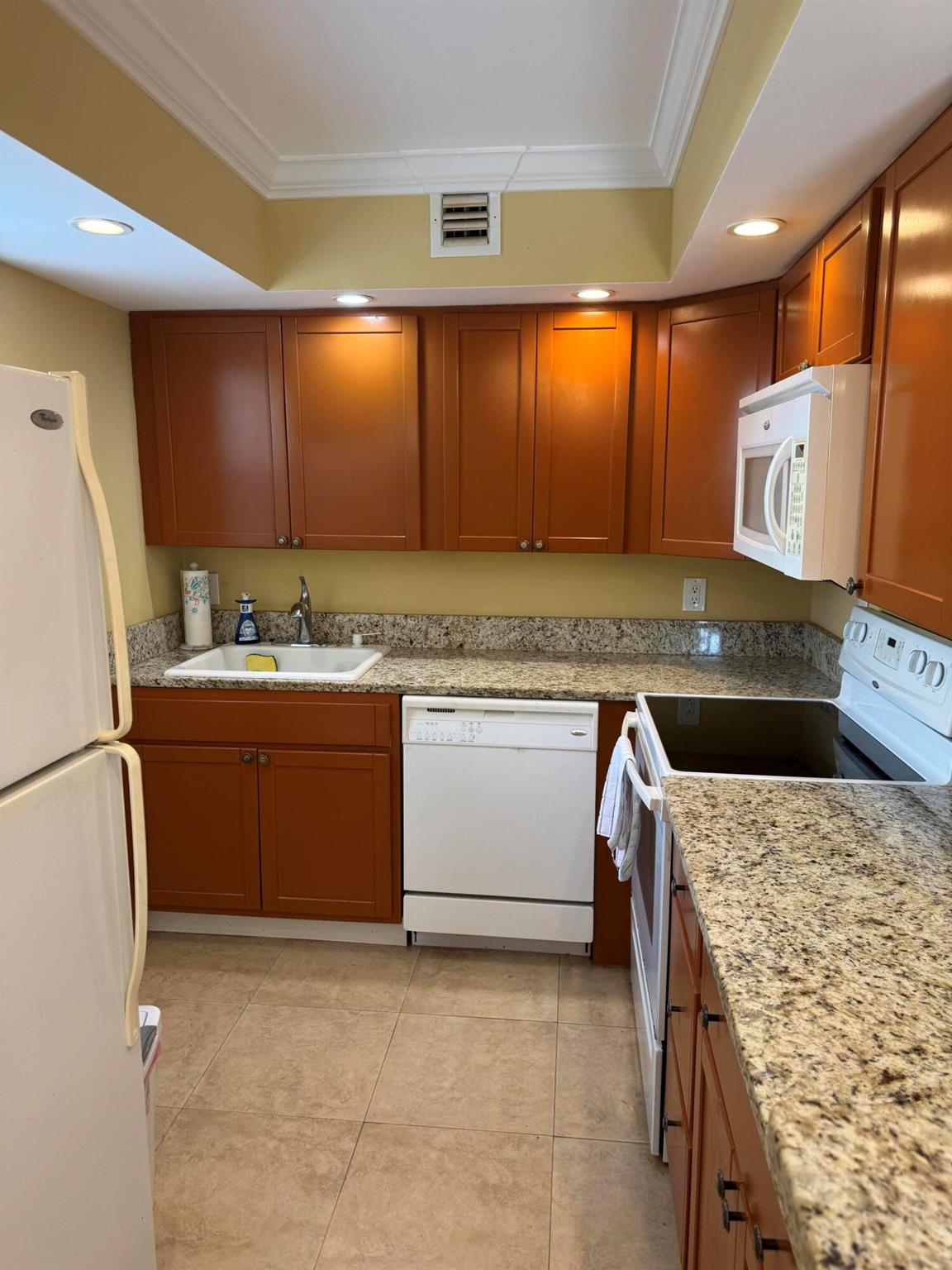 KINGS POINT SAXONY CONDOS - Residential