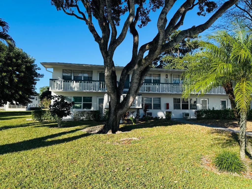 Photo of 338 Windsor O, West Palm Beach, FL 33417 (MLS # R11153381)