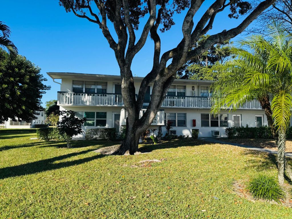 Photo of 338 Windsor O, West Palm Beach, FL 33417 (MLS # R11153381)