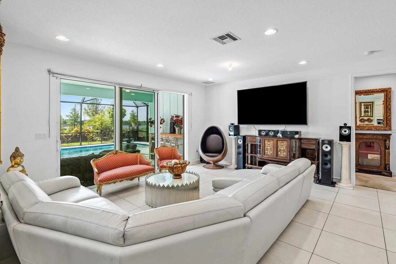 19474 Broad Shore Walk
