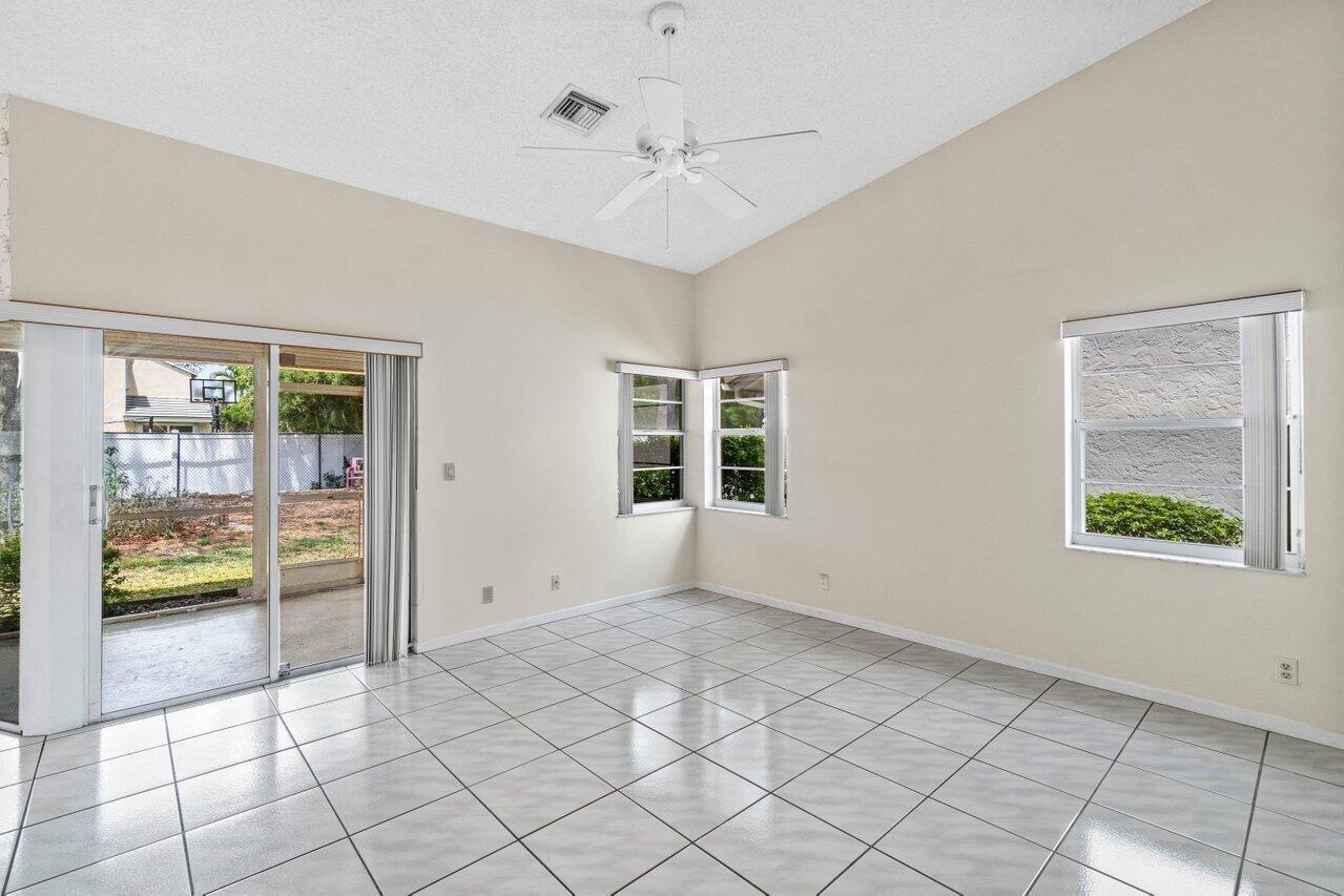 BOCA SPRINGS - Residential