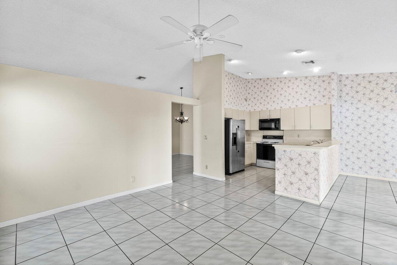 BOCA SPRINGS - Residential