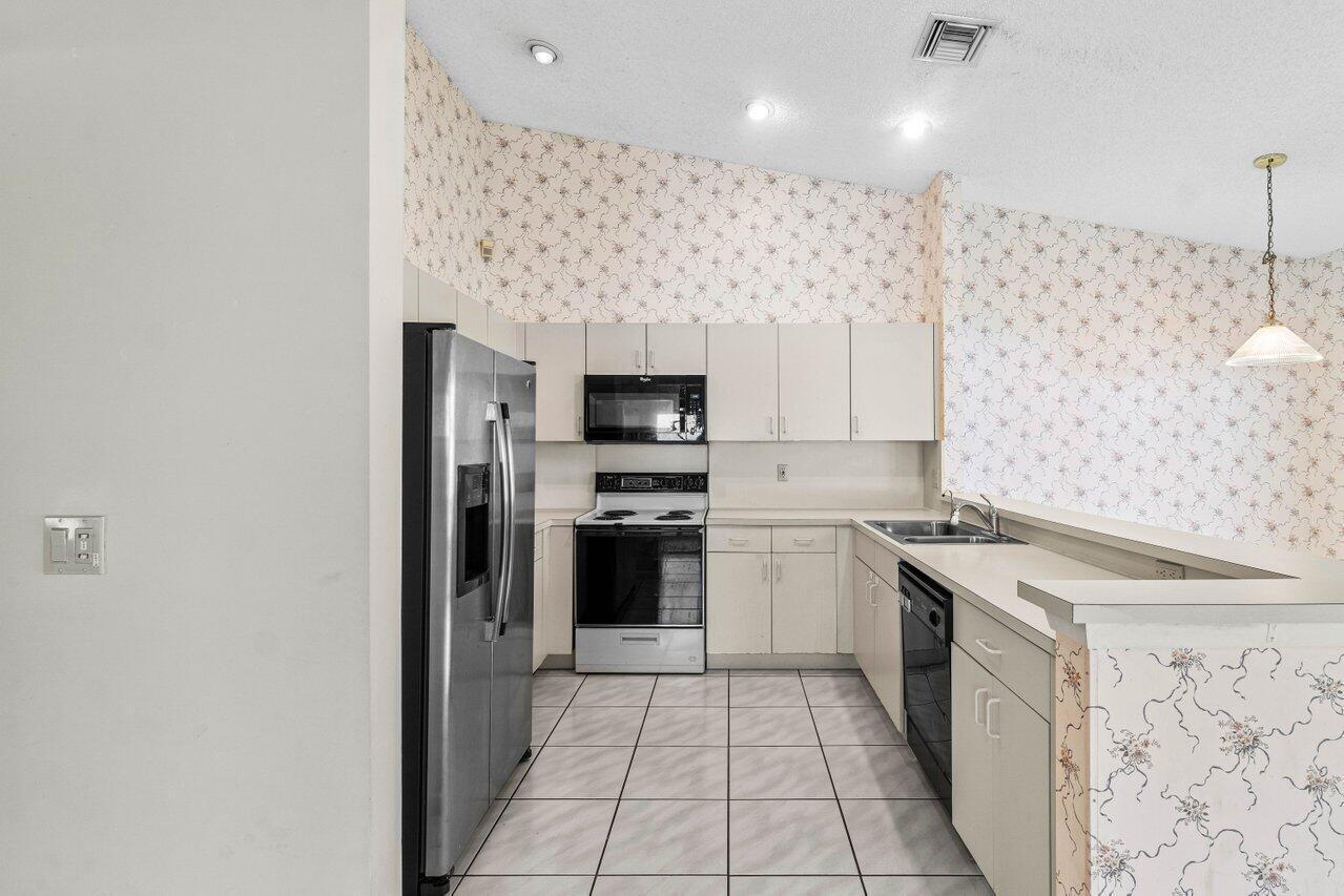 BOCA SPRINGS - Residential
