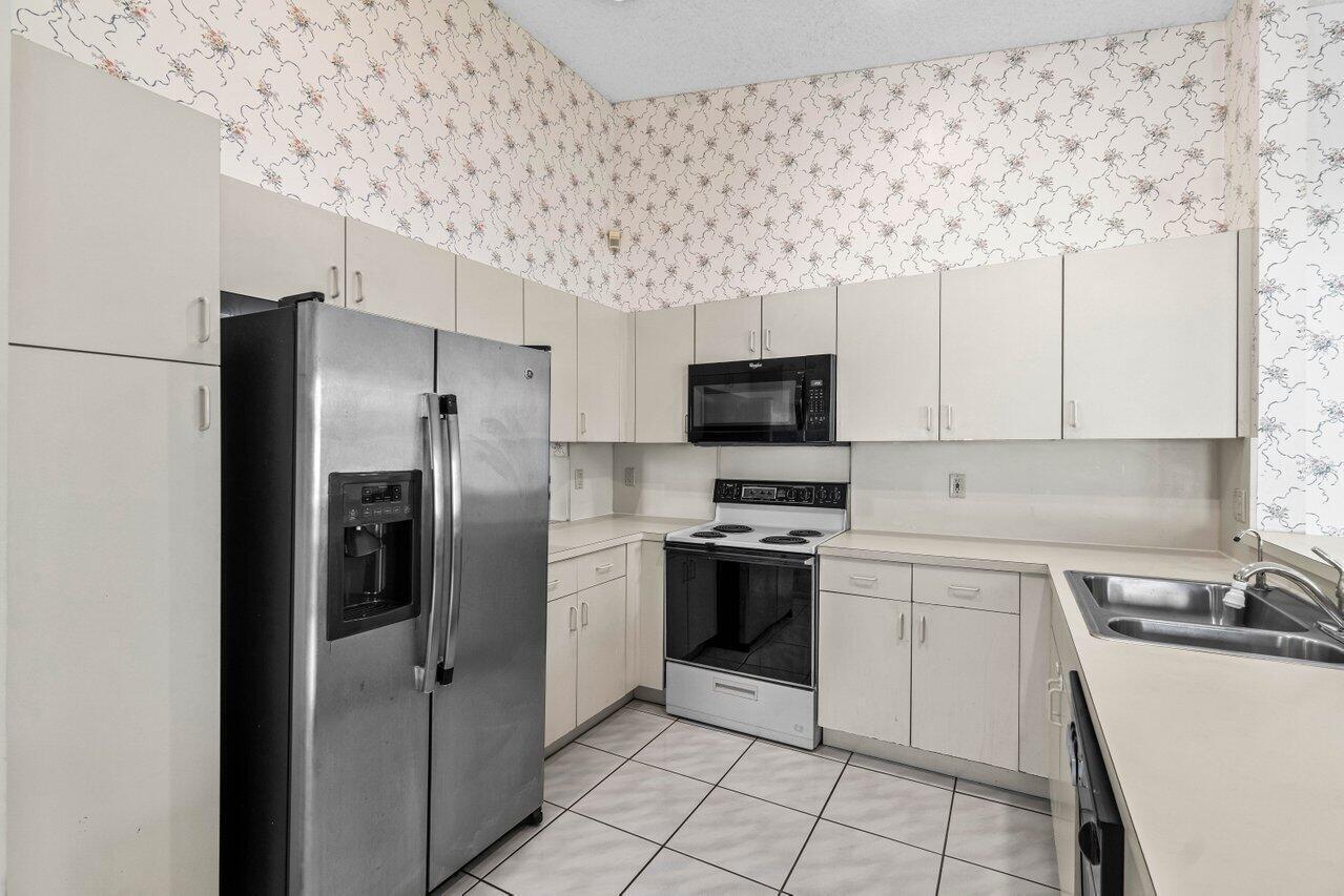 BOCA SPRINGS - Residential