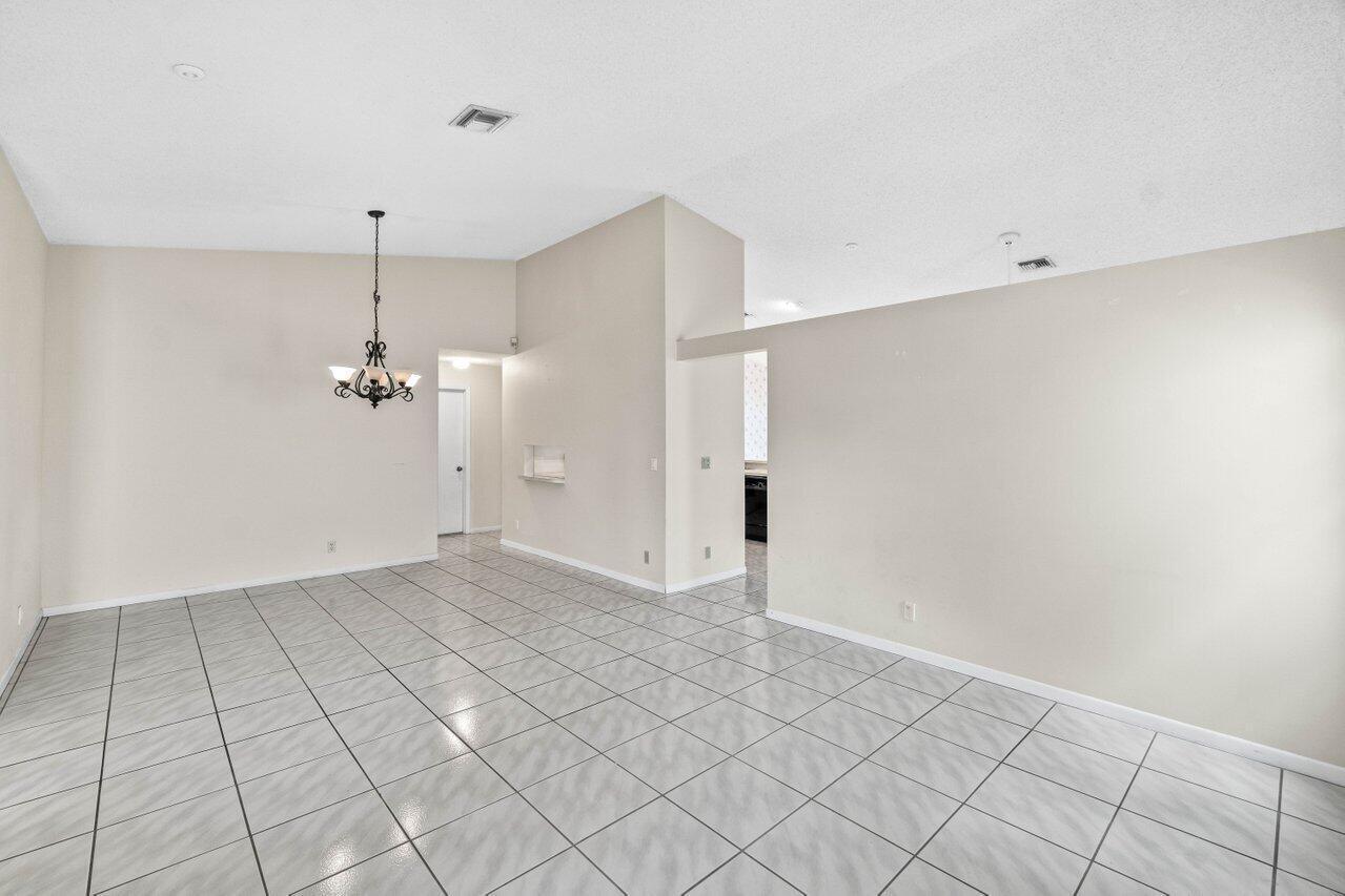 BOCA SPRINGS - Residential