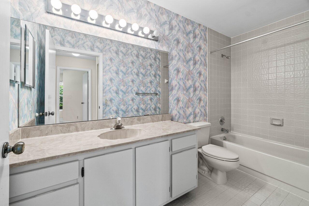 BOCA SPRINGS - Residential