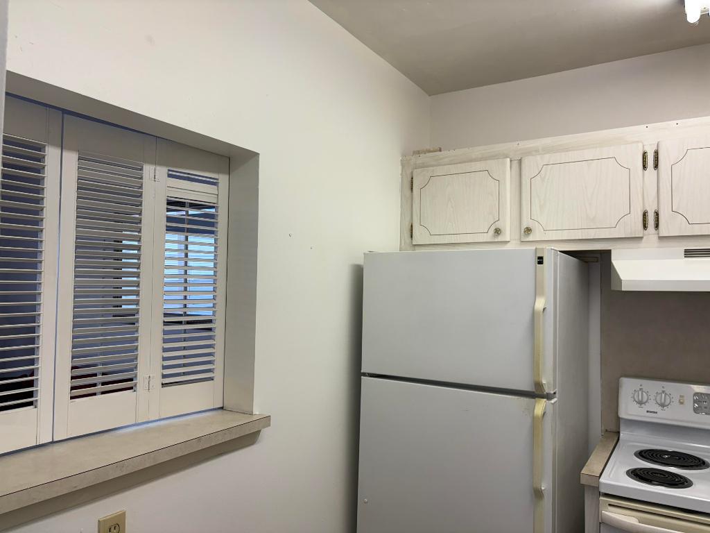 CENTURY VILLAGE/ WALTHAM CONDO - Residential Lease