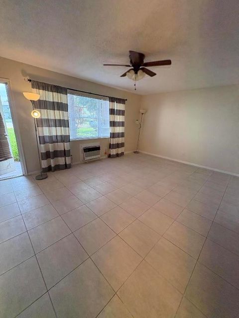 51 Waltham C West Palm Beach FL 33417