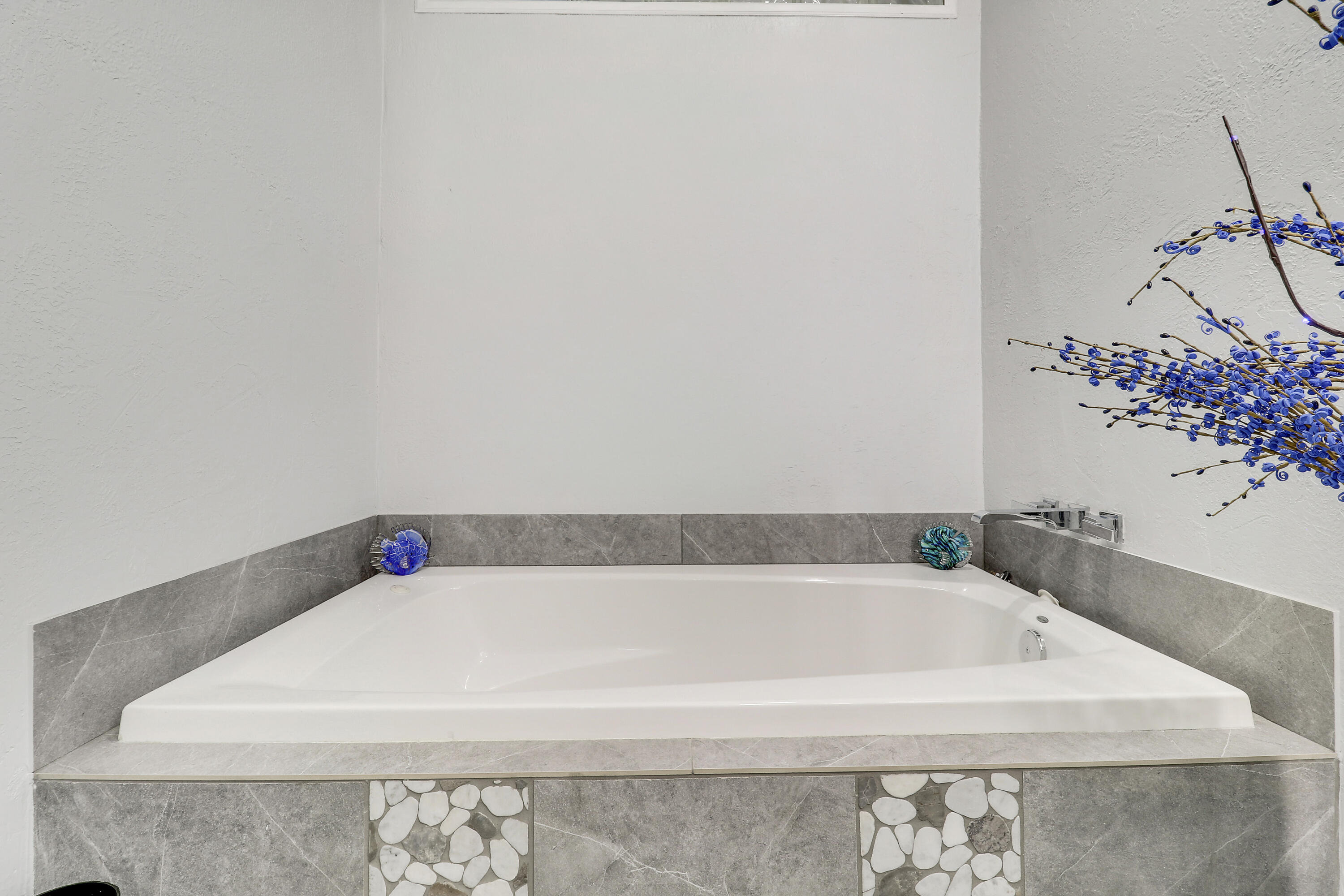 TROPIC VISTA - Residential