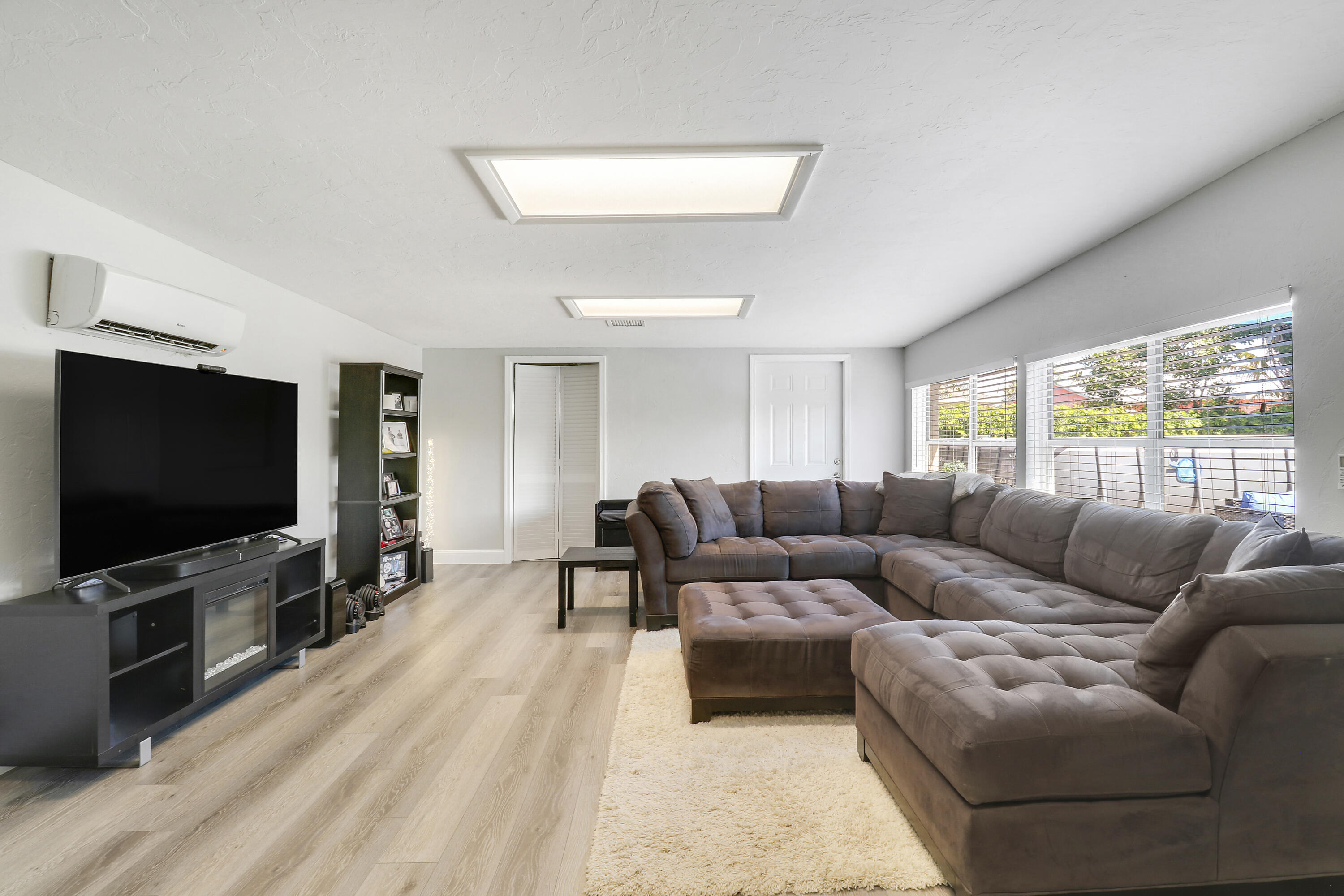 TROPIC VISTA - Residential