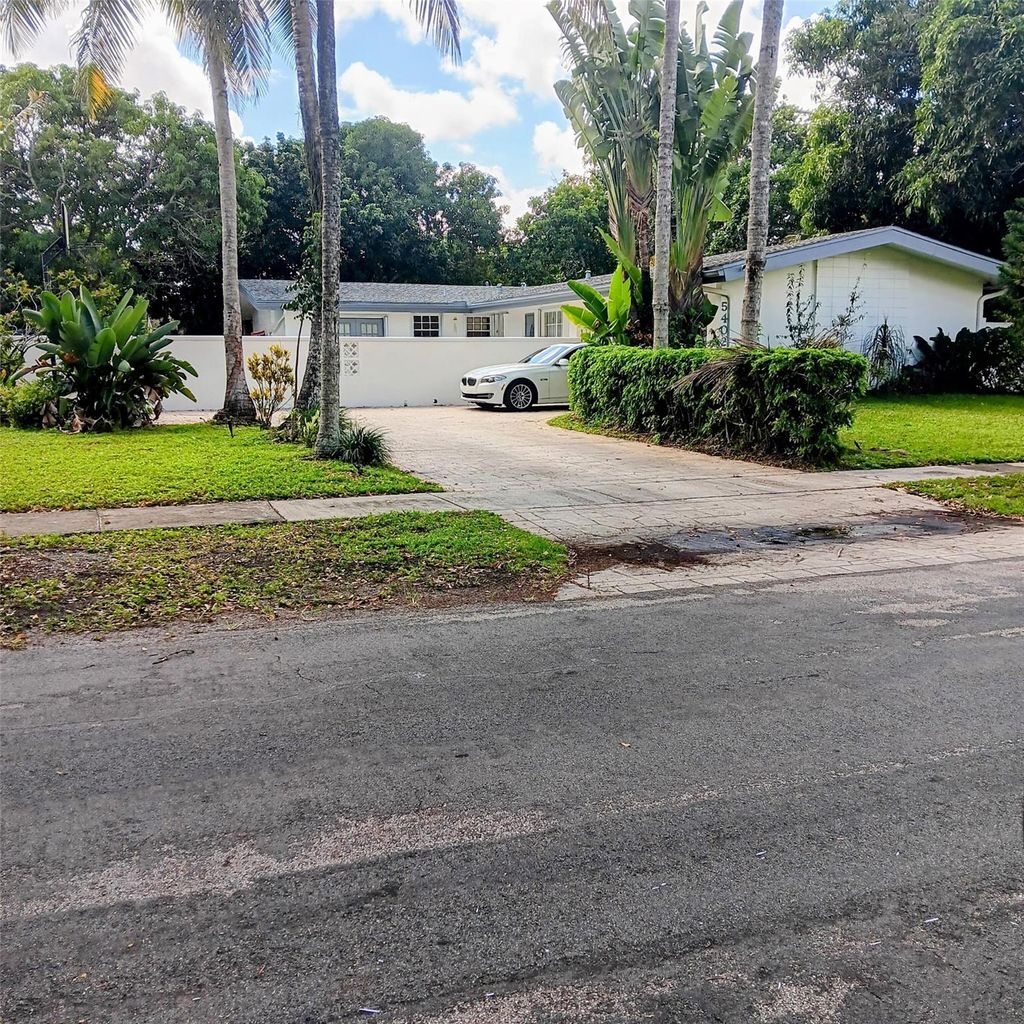 Photo of 5402 SW 1st St, Plantation, FL 33317 (MLS # F10532611)