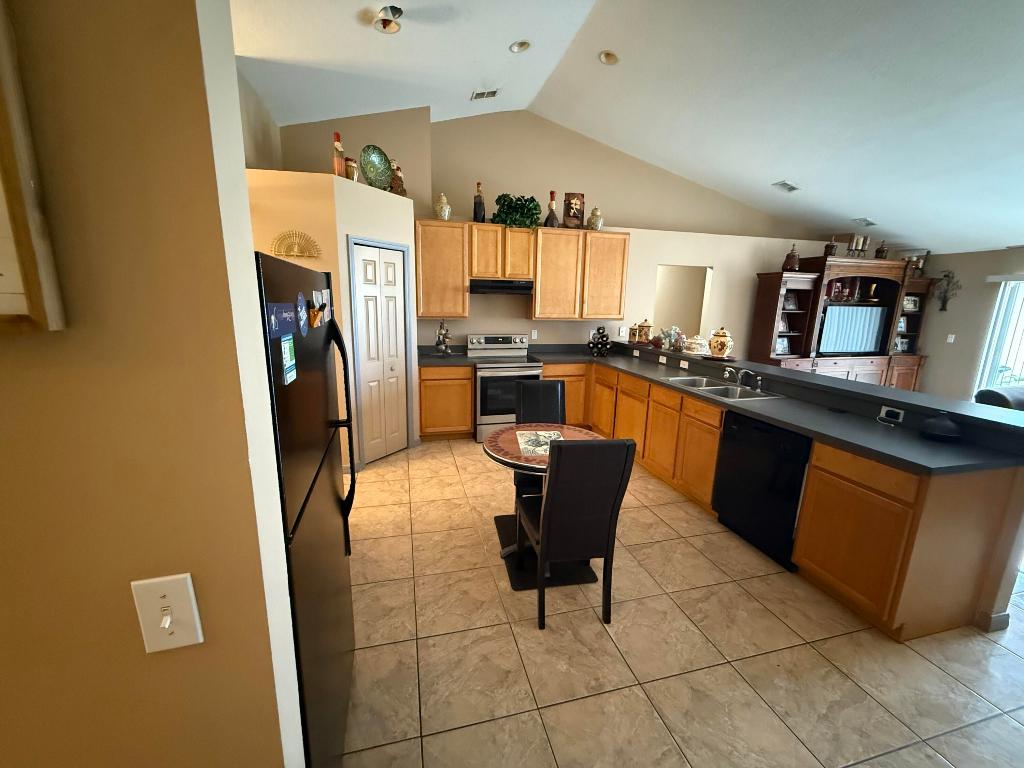 HATCHWOOD ESTATES PHASE THREE - Residential