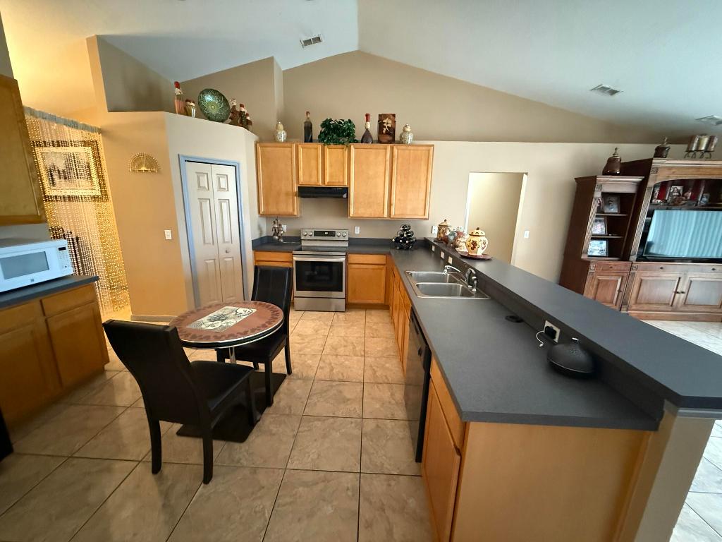 HATCHWOOD ESTATES PHASE THREE - Residential