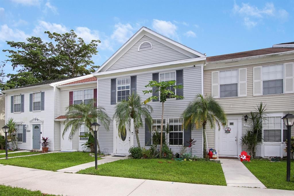 Photo of 214 Old English Drive Dr, Jupiter, FL 33458 (MLS # R10746979)
