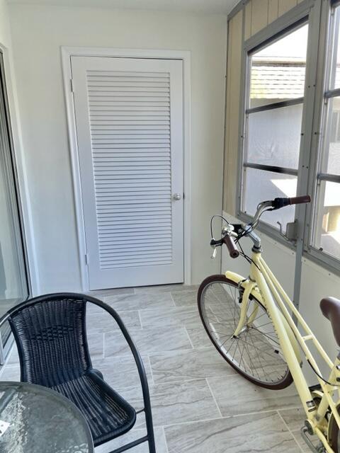 MURRY HILLS APT BLDG COND - Residential