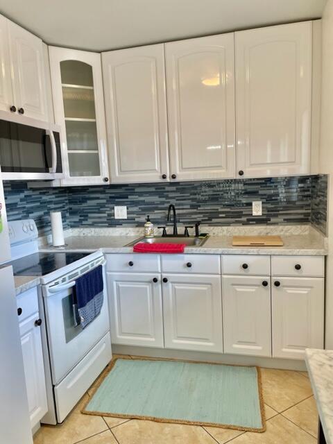 2/1 corner unit, shows like a model home. All done, designer style vinyl plank flooring throughout. Huge balcony with windows all tiled could be used as 3rd bedroom for guest or den. Very private backyard views. Wi-fi internet and cable included in low maintenance fee. This building has reserves collected to cover future assessments. Murry Hills is 55+ community with lot of amenities and great desirable location close to Lake Osborne.