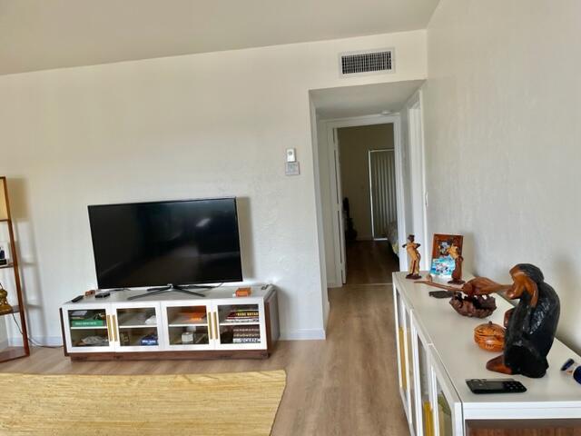 MURRY HILLS APT BLDG COND - Residential