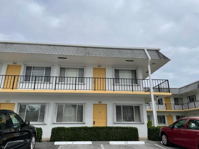 MURRY HILLS APT BLDG COND - Residential