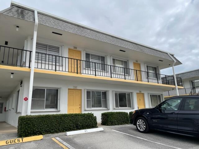 MURRY HILLS APT BLDG COND - Residential