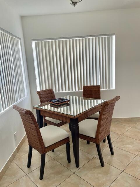 MURRY HILLS APT BLDG COND - Residential