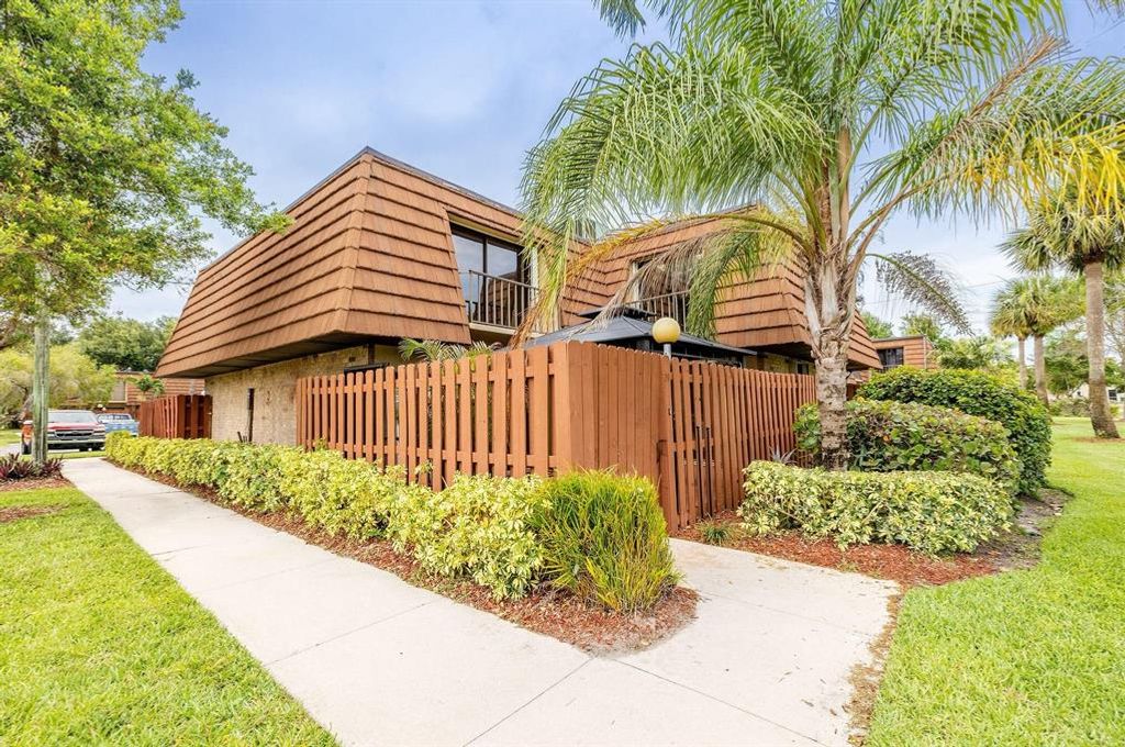 Photo of 1402 Nebraska Avenue #3b, Fort Pierce, FL 34950 (MLS # R10730569)