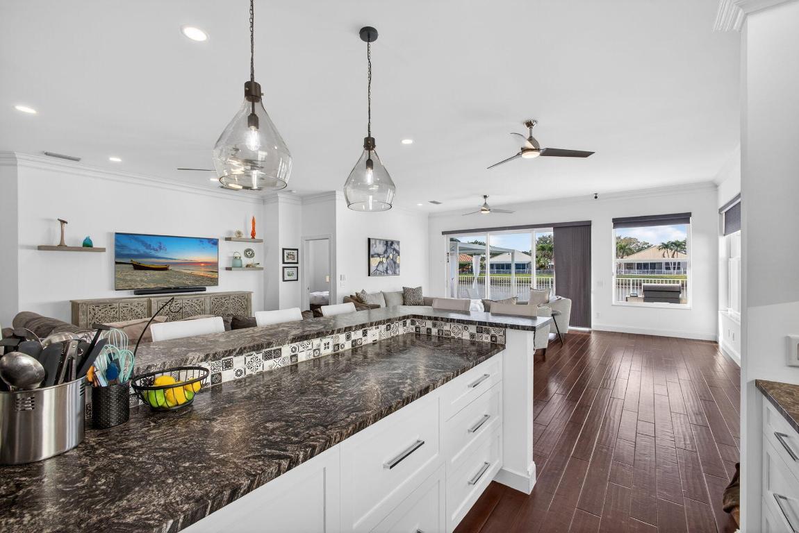 HAMPTONS AT MAPLEWOOD - Residential