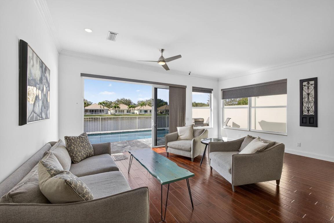 HAMPTONS AT MAPLEWOOD - Residential